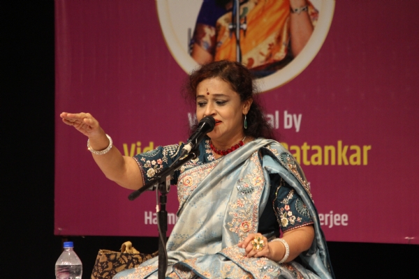 जेकेके में तीन दिवसीय मधुरम महोत्सव की शुरुआत : सानिया पाटनकर ने जयपुर घराना गायिकी के सौंदर्य से किया सराबोर