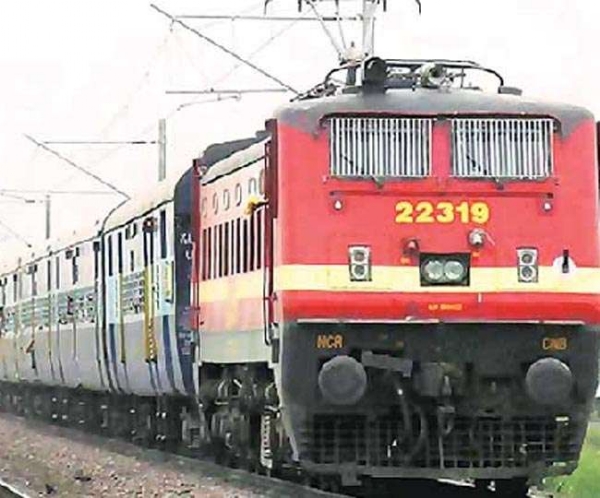 मुरादाबाद रेल मंडल से होकर गुजरने वाली चार रेलगाड़ियों को मंडल में अतिरिक्त स्टेशनों पर ठहराव दिया गया