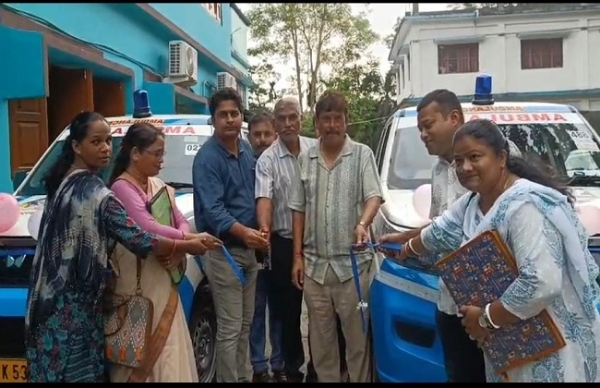 अस्पताल को दो नई एम्बुलेंस