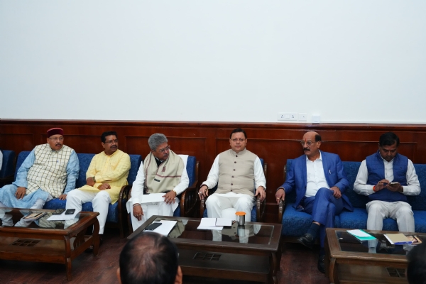 मुख्यमंत्री पुष्कर सिंह धामी की मौजूदगी में भाजपा विधानमंडल दल की बैठक।