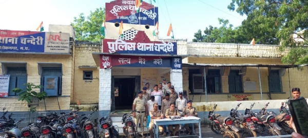 मोटर साइकिल चोर धराए