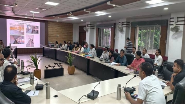 कलेक्टर कार्यालय में आयोजित समीक्षा बैठक
