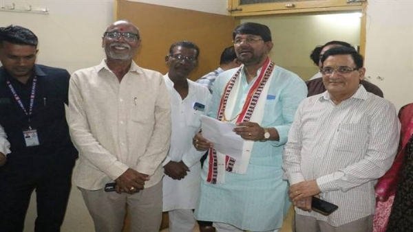 प्रभारी मंत्री पटेल से मिले जनप्रतिनिधि