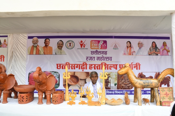 पारंपरिक गहनों ने खीचा दर्शकों का मन