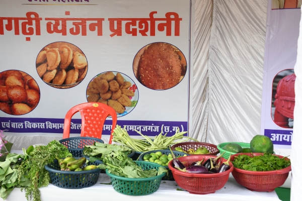 पारंपरिक गहनों ने खीचा दर्शकों का मन