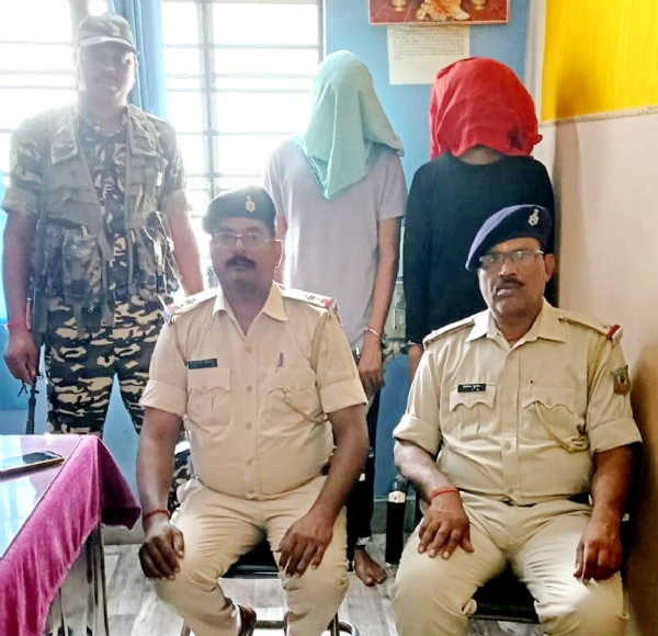 गिरफ्तार आरोपी के साथ पड़वा पुलिस