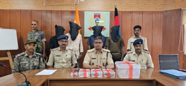 ओझा सहित पीएलएफआइ के चार नक्सली गिरफ्तार, हथियार बरामद