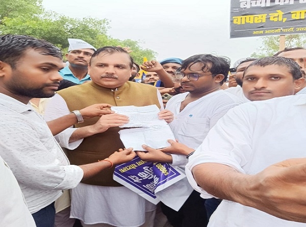 राज्यसभा सांसद ने  अभ्यर्थियों से की मुलाकात