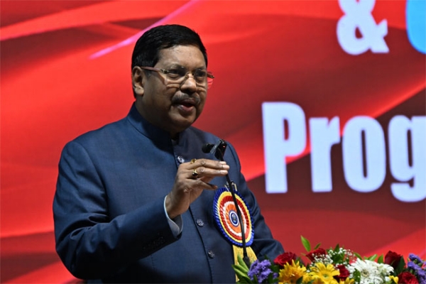 फोटो: नागपुर में डॉ. आंबेडकर महाविद्यालय के हीरक महोत्सव समारोह को संबोधित करते हुए मुख्य न्यायाधीश भूषण गवई