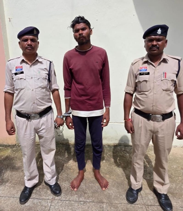 गिरफ्तार आरोपित यशवंत धु्रव पुलिस हिरासत में।