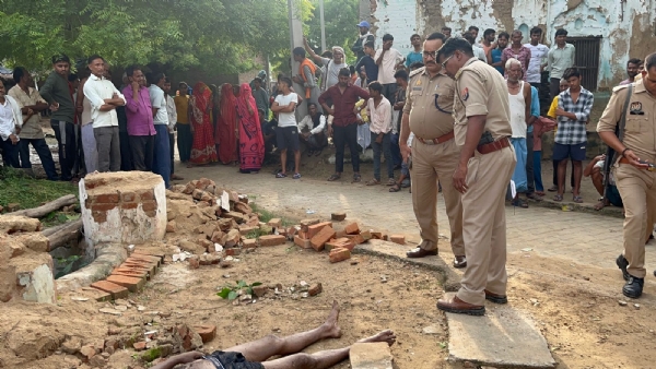 घटनास्थल पर मौजूद पुलिस