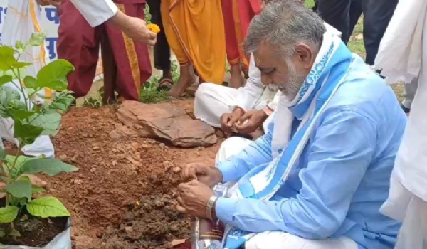 दमोह-जागेश्वरनाथ का पूजनार्चन कर देश की समृद्धि के लिये मंत्री प्रहलाद पटेल ने मांगा आशीष