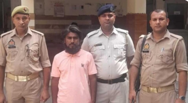 नाबालिग छात्रा को प्रेमजाल में फंसाकर भगा लाने के आरोप में गिरफ्तार आरोपित मौलाना मोहम्मद अलाउद्दीन।