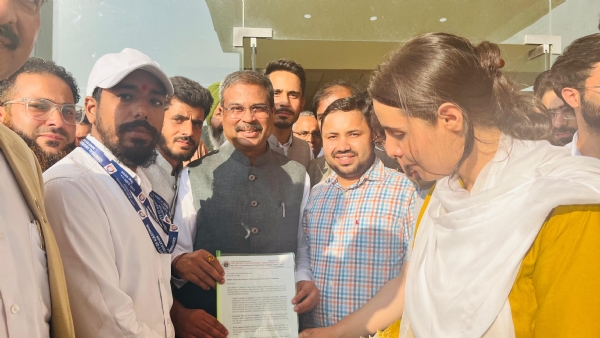 अभाविप ने केंद्रीय शिक्षा मंत्री को सौंपा ज्ञापन, जम्मू-कश्मीर की शैक्षिक समस्याओं पर जताई चिंता