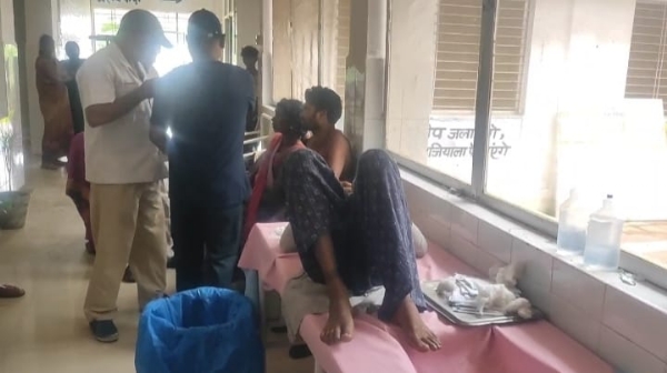 सामुदायिक स्वास्थ्य केंद्र पुष्पराजगढ़ इलाज कराते घायल 03