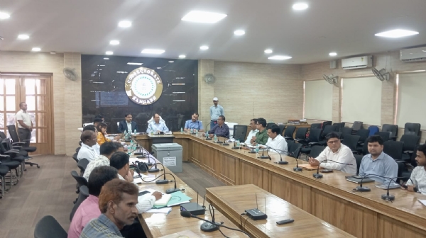 बैठक में शामिल अधिकारी