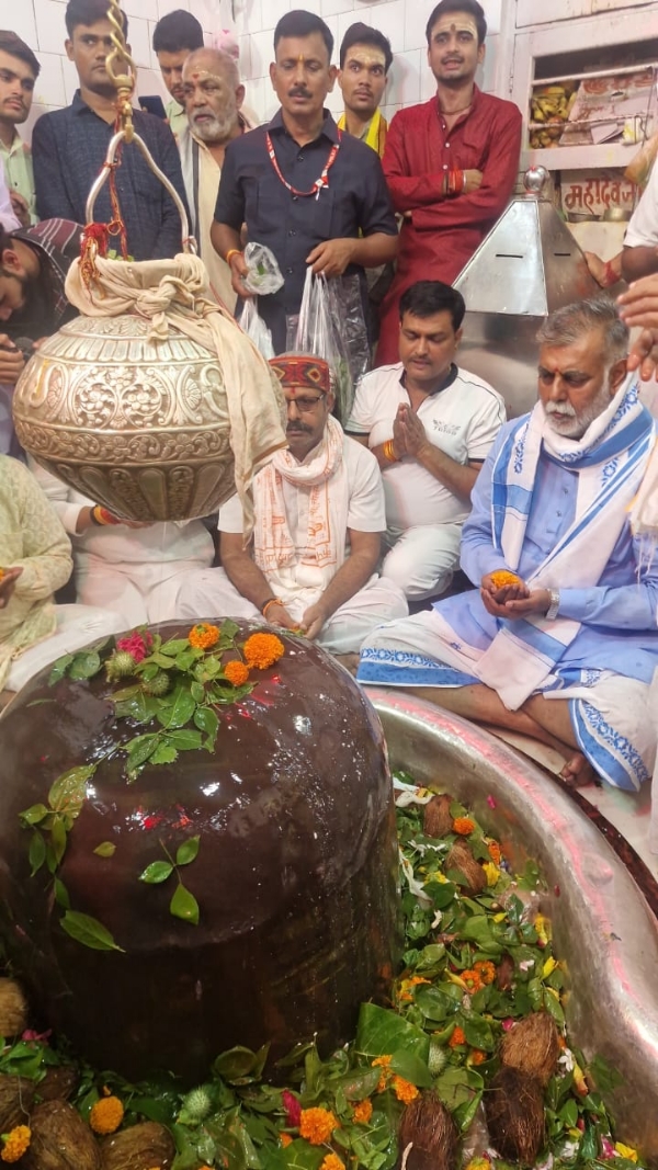 दमोह-जागेश्वरनाथ का पूजनार्चन कर देश की समृद्धि के लिये मंत्री प्रहलाद पटेल ने मांगा आशीष