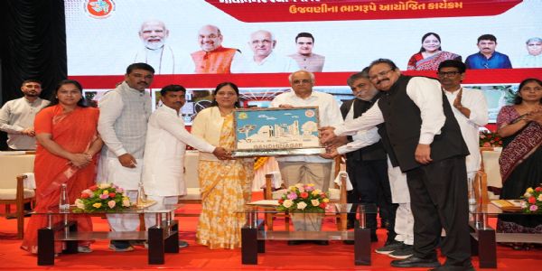 मुख्यमंत्री भूपेंद्र ने राजधानी गांधीनगर के 61वें स्थापना दिवस पर लॉन्च किया ‘विकास विजन‘ का दस्तावेज