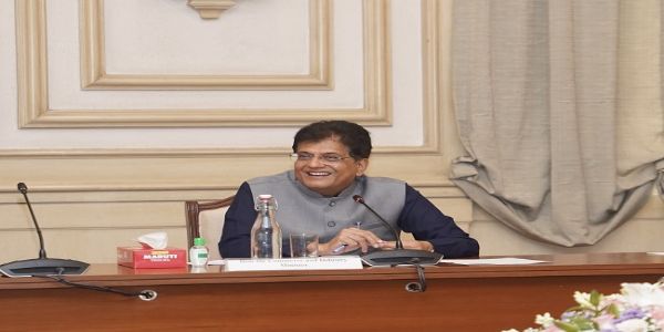 गोयल ने मुंबई में वस्त्र उद्योग के प्रमुख उद्योगपतियों से किया विचार-विमर्श