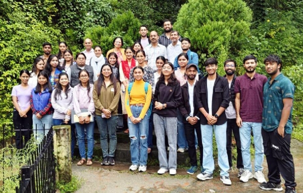 ‘राष्ट्रीय रसायन विज्ञान दिवस’ के आयोजन में शामिल विद्यार्थी एवं प्राध्यापक।