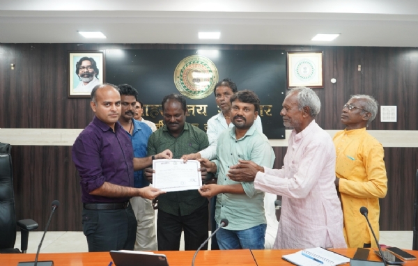 चार पारंपरिक शिल्प समूहों को मिला निबंधन प्रमाण पत्र