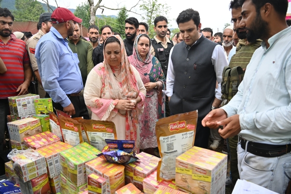 सकीना इत्तू ने मंज़गाम, कुलगाम के आकांक्षी ब्लॉक में संपूर्णता अभियान सम्मान समारोह की अध्यक्षता की