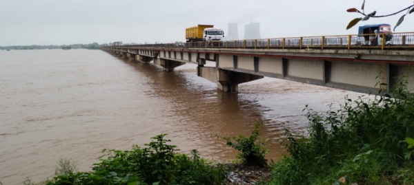 यमुना व बेतवा नदिया अपना रौद्र रूप दिखाकर  हुई शांत