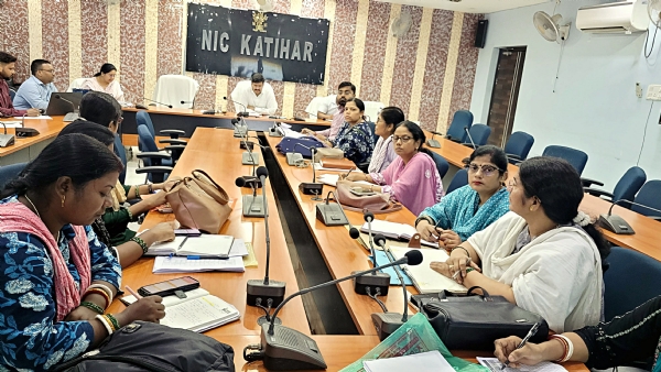 आंगनबाड़ी सेविका व अधिकारी