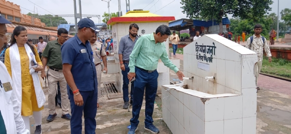 जायजा लेते डीआरएम