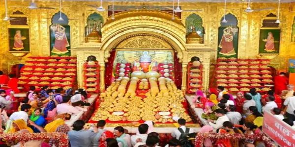 गणेश जी चतुर्थी महोत्सव: मोती डूंगरी गणेश मंदिर में सजी सवा लाख मोदकों की झांकी