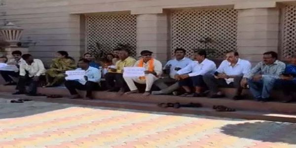 पट्टों में भ्रष्टाचार को लेकर बीजेपी पार्षदों ने मेयर-कमिश्नर के खिलाफ खोला मोर्चा