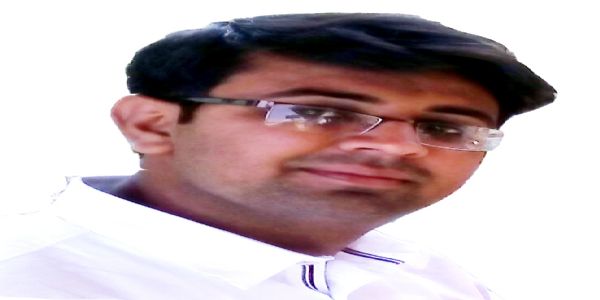 लोकप्रियता नहीं, आदर्श ही जीवन की दिशा तय करते हैं