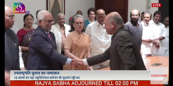 ब सुदर्शन रेड्डी ने किया नामांकन