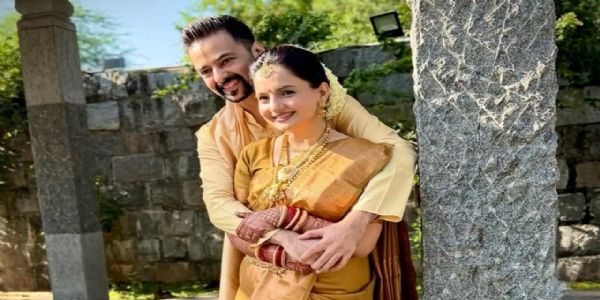 जिया मानेक, वरुण जैन - फाइल फोटो