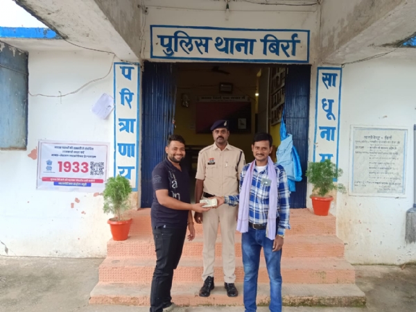 पुलिस ने गुम हुए 1 लाख रुपए को ढाबा मालिक की मदद से वापस लौटाया गया
