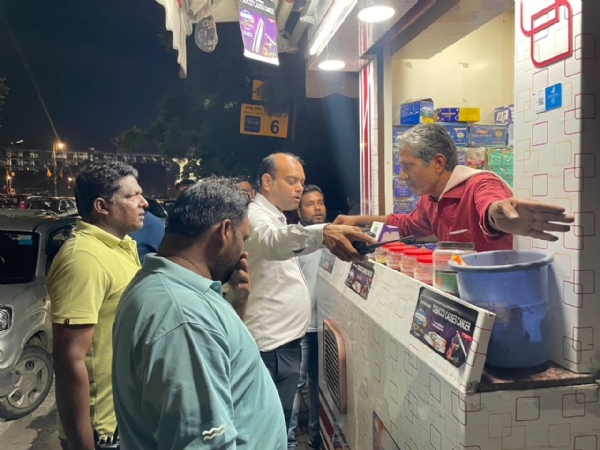 स्वच्छता की अलख जगाने जोन उपायुक्त कर रहे माइक से जन जागरण