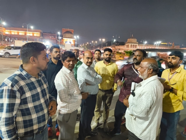 स्वच्छता की अलख जगाने जोन उपायुक्त कर रहे माइक से जन जागरण