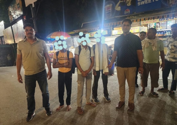 पानीपत पुलिस के साथ लापता तीनों बच्चे।
