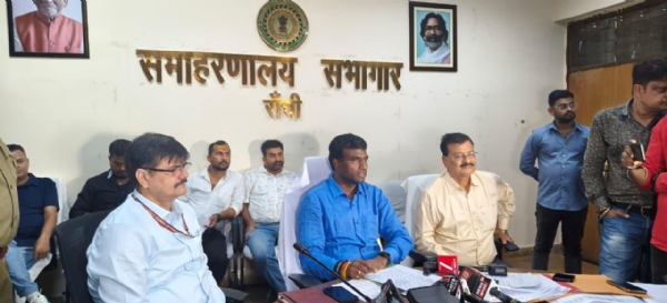बैठक में शामिल मंजूनाथ भजंत्री समेत अन्य