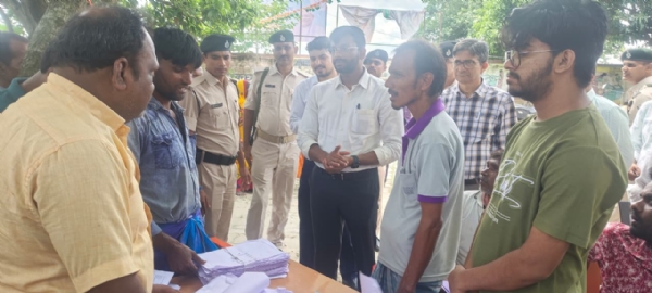 अररिया फोटो:डीएम निरीक्षण करते