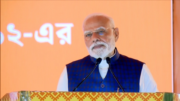 प्रधानमंत्री मोदी कार्यक्रम को संबोधित करते हुए