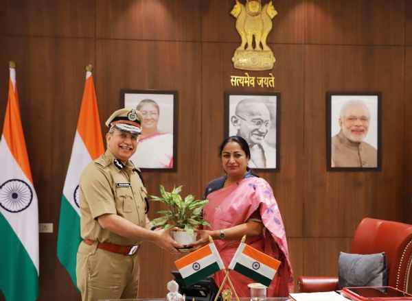 दिल्ली पुलिस आयुक्त सतीश गोलचा ने शुक्रवार को मुख्यमंत्री रेखा गुप्ता से की मुलाकात