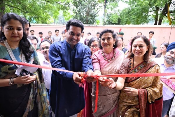 खालसा कॉलेज में शनिवार को रोजगार मेले के उद्घाटन करते दिल्ली की श्रम मंत्री कपिल मिश्रा