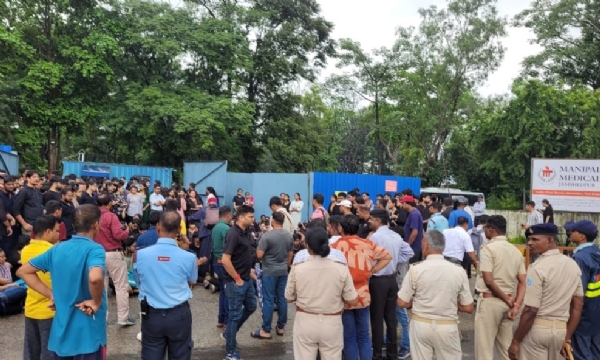 मेडिकल के छात्रों का हंगामा