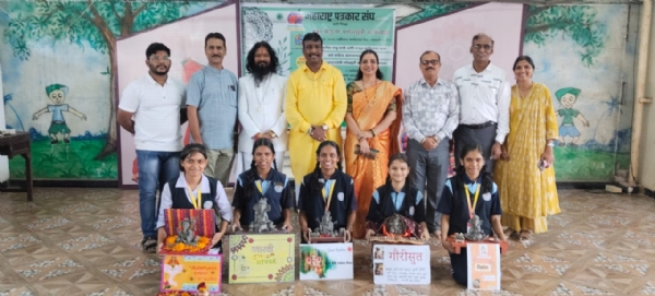 Students made Ganesh idols from shadu clay