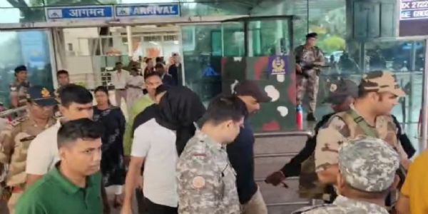 एयरपोर्ट की तस्वीर