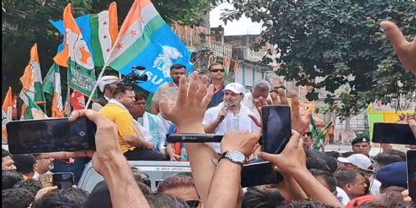 अररिया फोटो:राहुल गांधी और तेजस्वी प्रसाद वोटर अधिकार यात्रा पर अररिया मन
