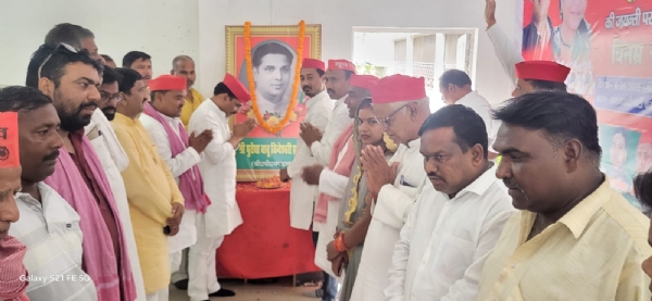 सपा कार्यालय पर मनाई गई बिहार के पूर्व मुख्यमंत्री बी.पी. मंडल की जयंती*