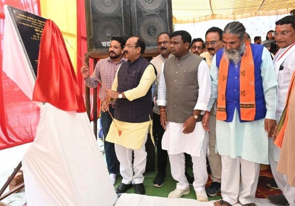 उप मुख्यमंत्री अरुण साव नालंदा परिसर (सेंट्रल लायब्रेरी-सह-रीडिंग जोन) का भूमिपूजन करते हुए