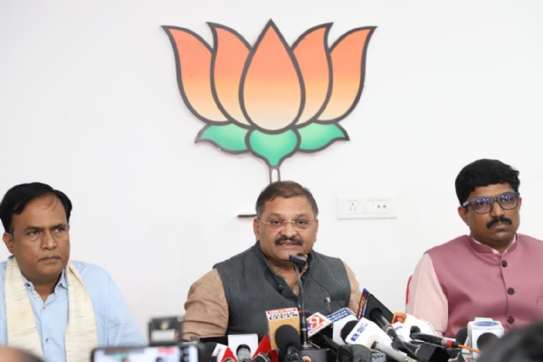 भारतीय जनता पार्टी के प्रदेश मुख्य प्रवक्ता और सांसद संतोष पाण्डेय की पत्रकार वार्ता